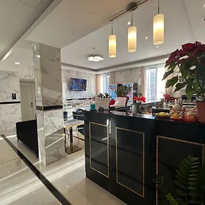 Hotel Midway, Mailand