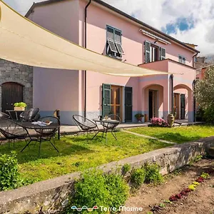 Niria, Terre Marine Maison d'hôtes Volastra